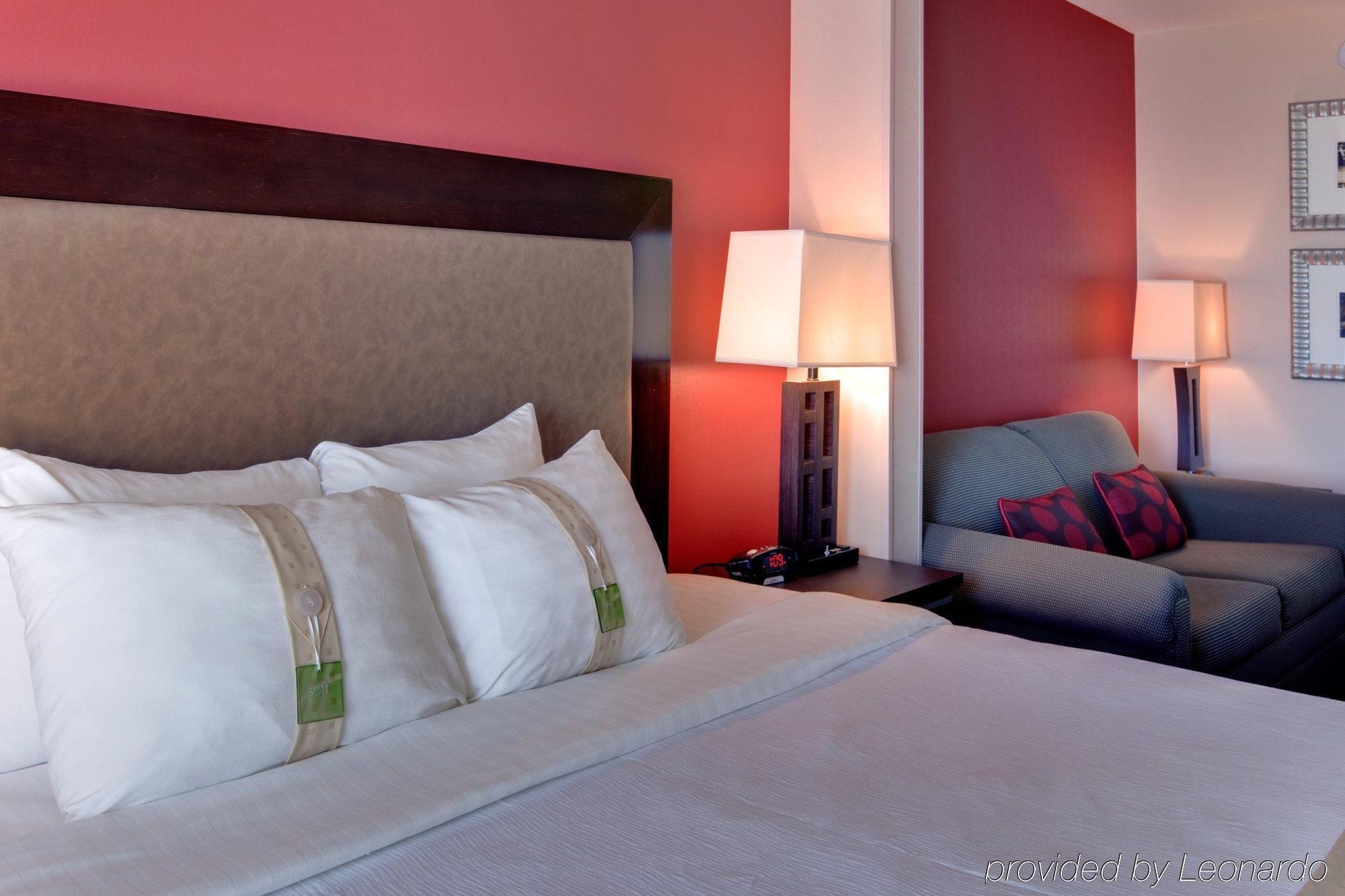 Holiday Inn & Suites Bakersfield, An Ihg Hotel חדר תמונה